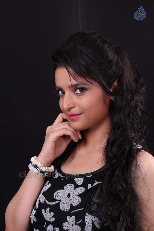 Divya New pics - 4 / 40 photos