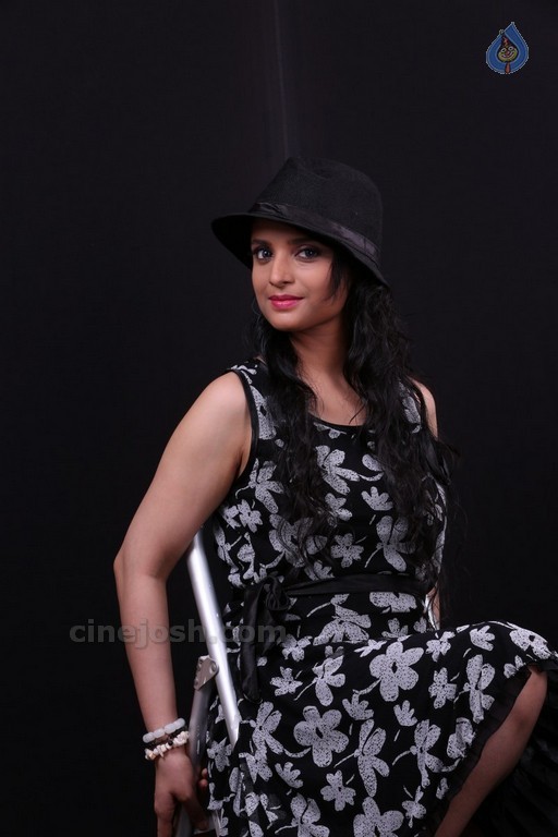 Divya New pics - 18 / 40 photos