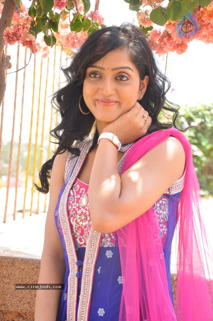 Divya Singh Stills - 24 / 33 photos