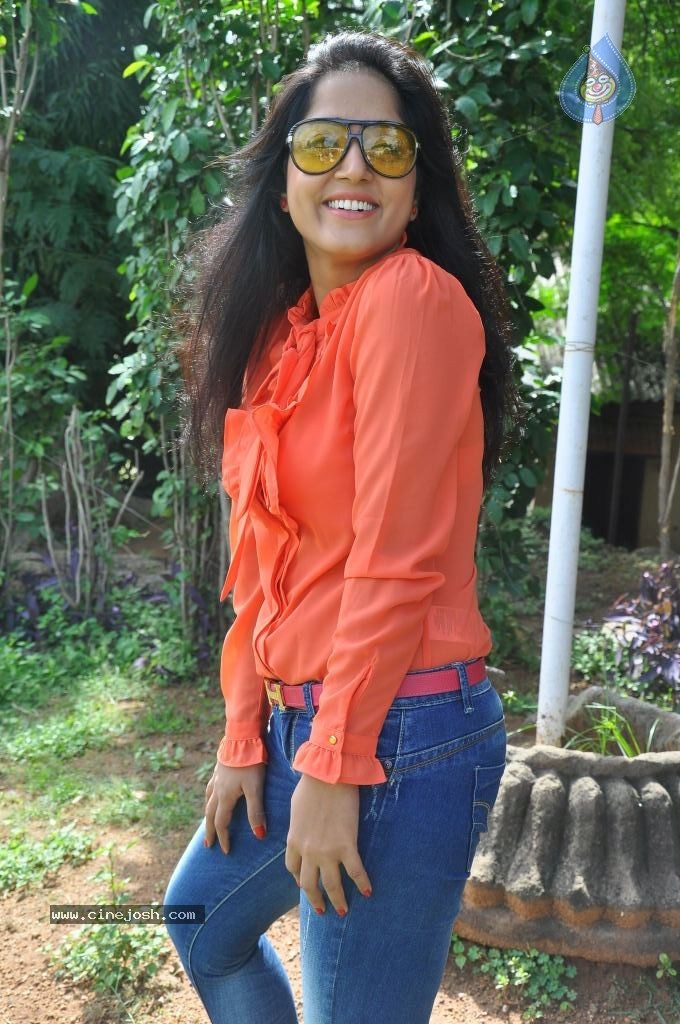 Divya Singh Stills - 25 / 61 photos