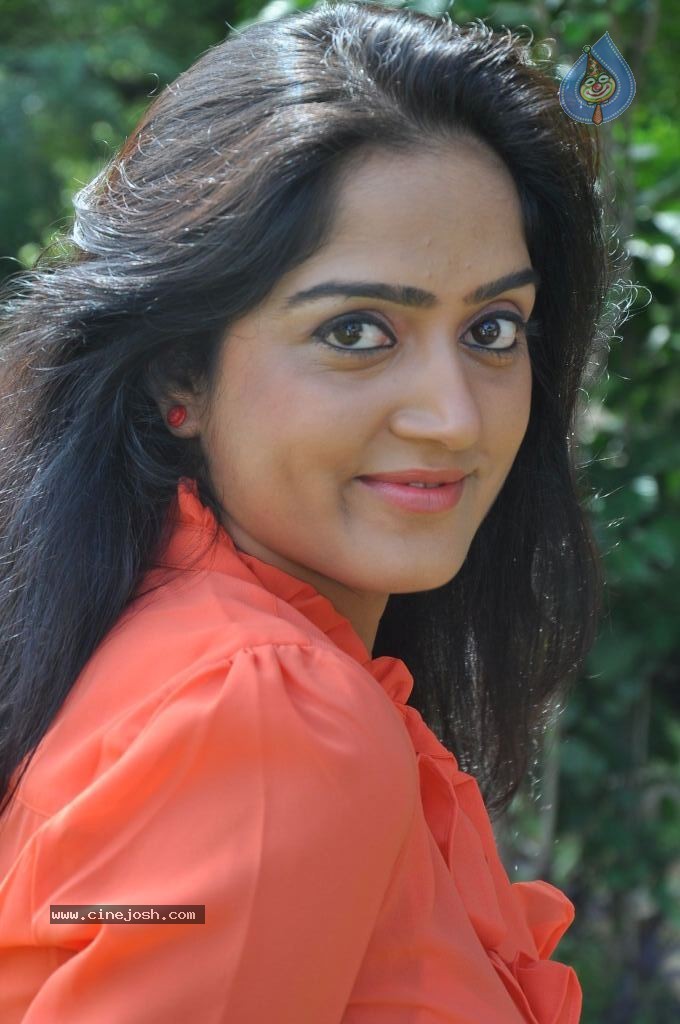 Divya Singh Stills - 34 / 61 photos