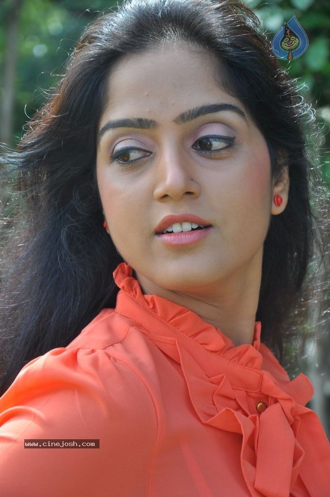 Divya Singh Stills - 38 / 61 photos