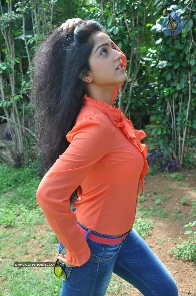 Divya Singh Stills - 48 / 61 photos