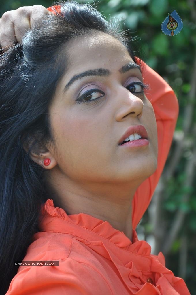 Divya Singh Stills - 51 / 61 photos