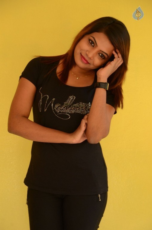 Diya New Pics - 5 / 37 photos