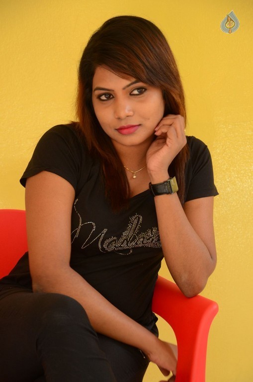 Diya New Pics - 10 / 37 photos