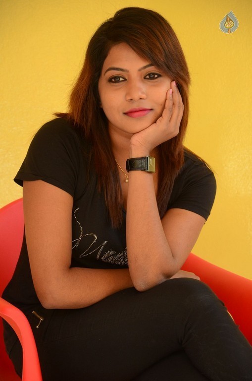 Diya New Pics - 30 / 37 photos