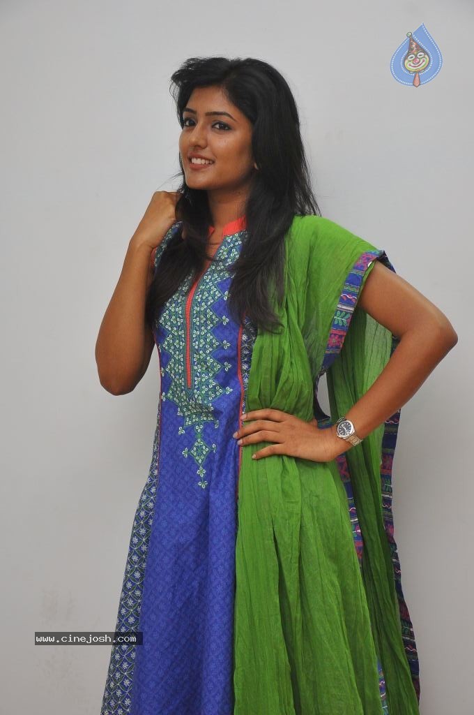 Eesha New Stills - 25 / 63 photos