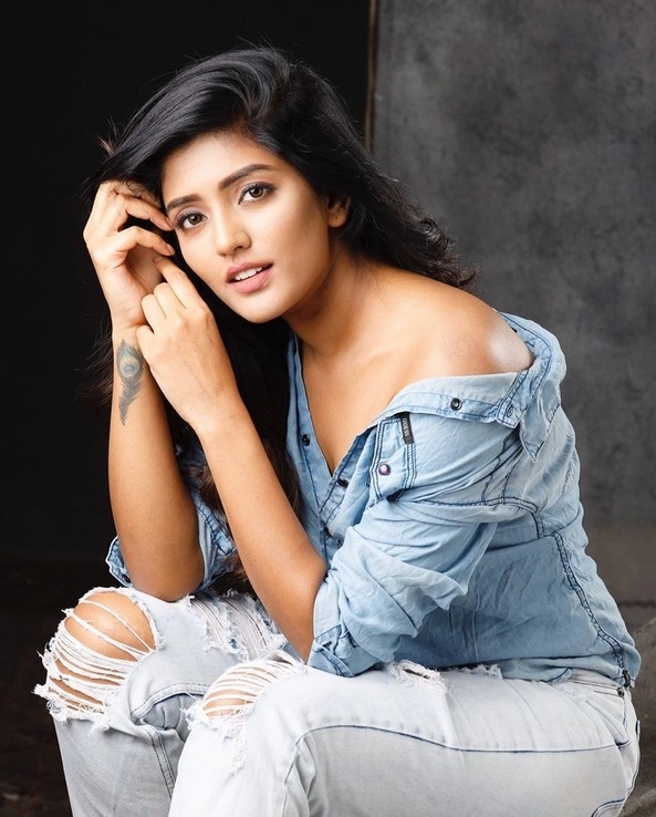 Eesha Rebba Photos - 7 / 13 photos