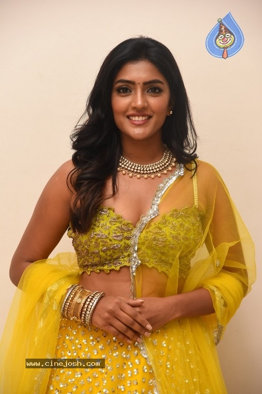 Eesha Rebba Pics - 10 / 21 photos