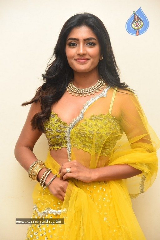 Eesha Rebba Pics - 11 / 21 photos