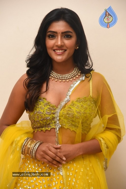 Eesha Rebba Pics - 14 / 21 photos