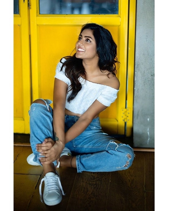 Eesha Rebba Stills - 4 / 13 photos