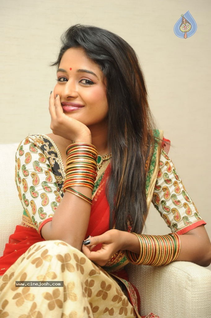 Esha Ranganath Gallery - 1 / 89 photos