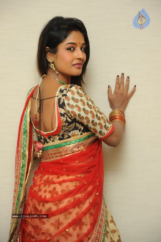 Esha Ranganath Gallery - 41 / 89 photos