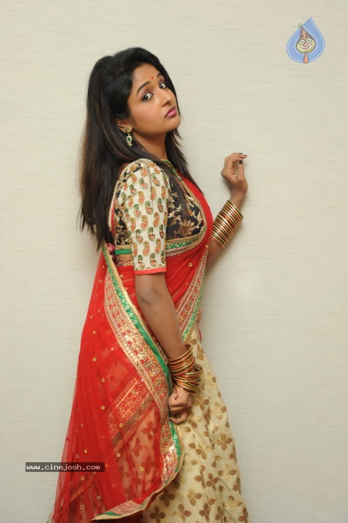 Esha Ranganath Gallery - 46 / 89 photos