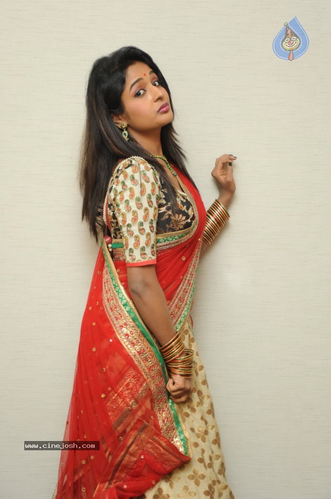 Esha Ranganath Gallery - 59 / 89 photos