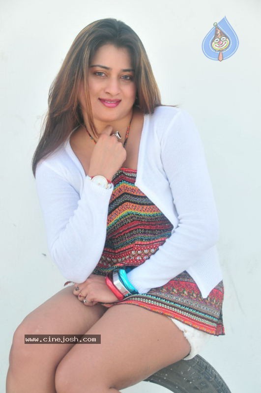 Fara Khan Spicy Stills - 12 / 128 photos