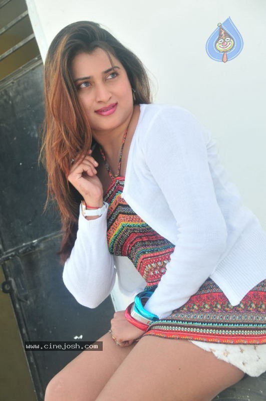 Fara Khan Spicy Stills - 25 / 128 photos