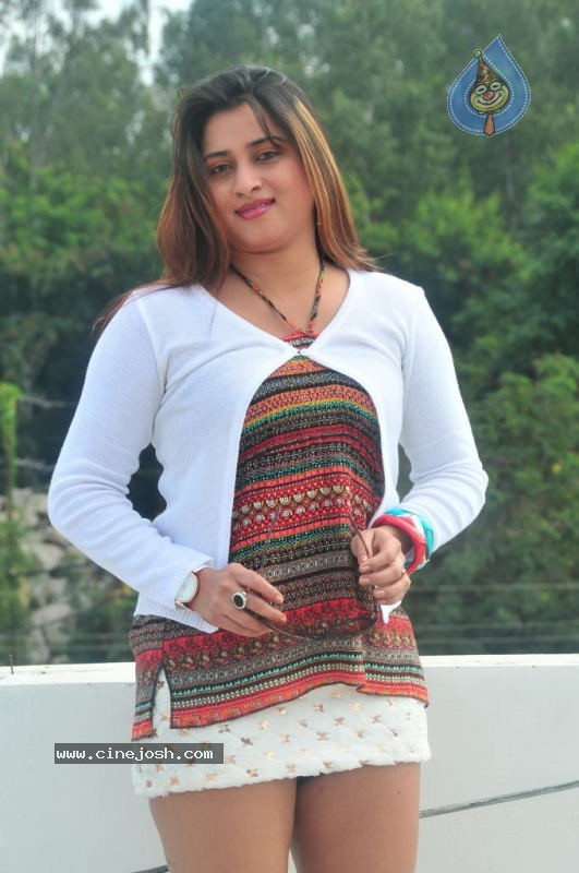 Fara Khan Spicy Stills - 34 / 128 photos