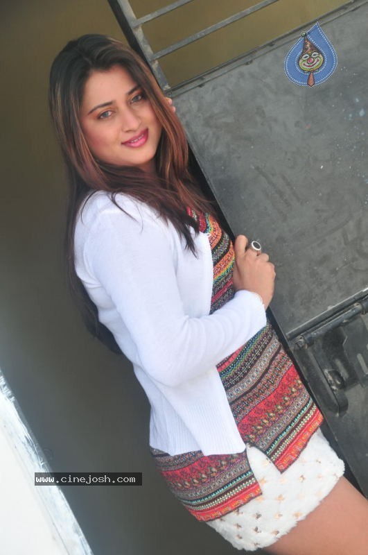 Fara Khan Spicy Stills - 96 / 128 photos