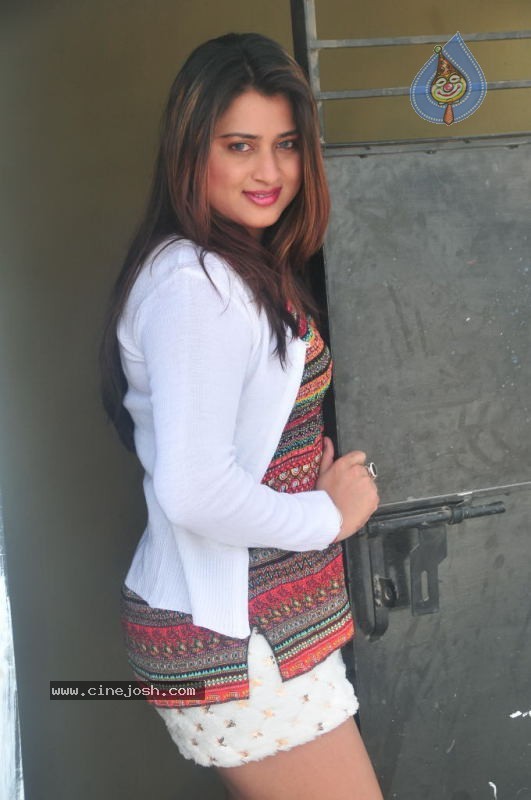 Fara Khan Spicy Stills - 121 / 128 photos