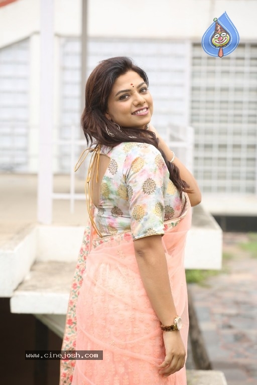 Fida Gill Stills - 1 / 18 photos