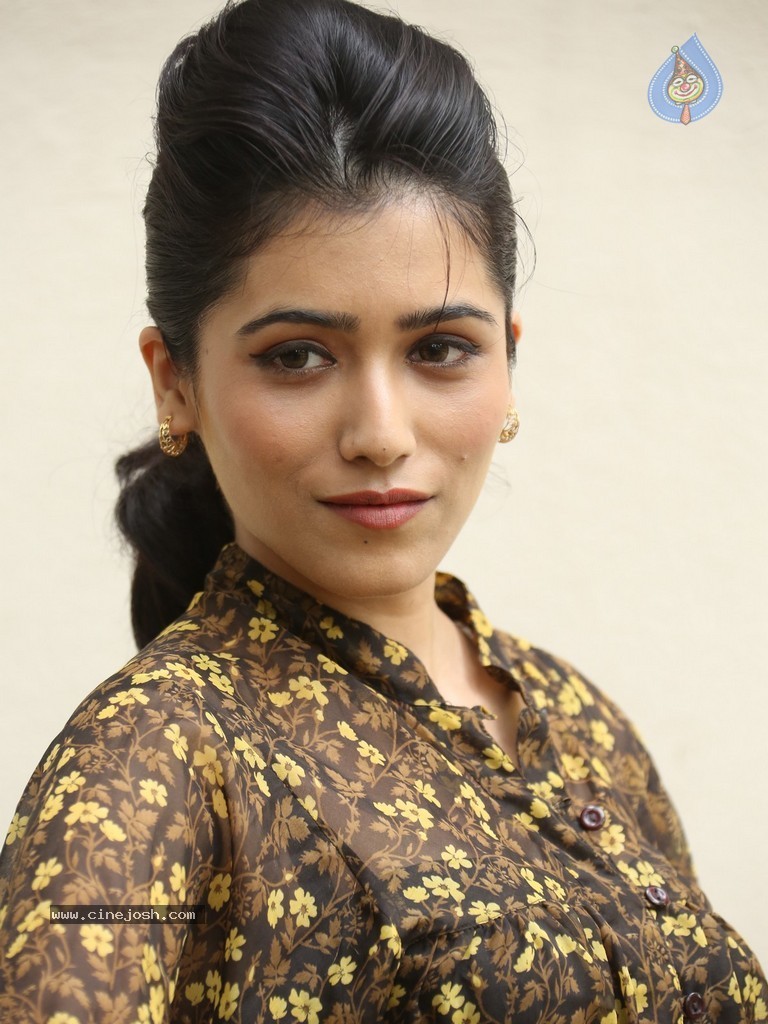 Gajal New Stills - 27 / 94 photos