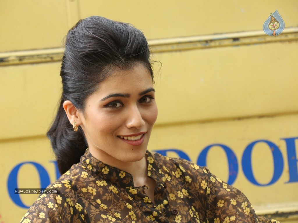 Gajal New Stills - 35 / 94 photos