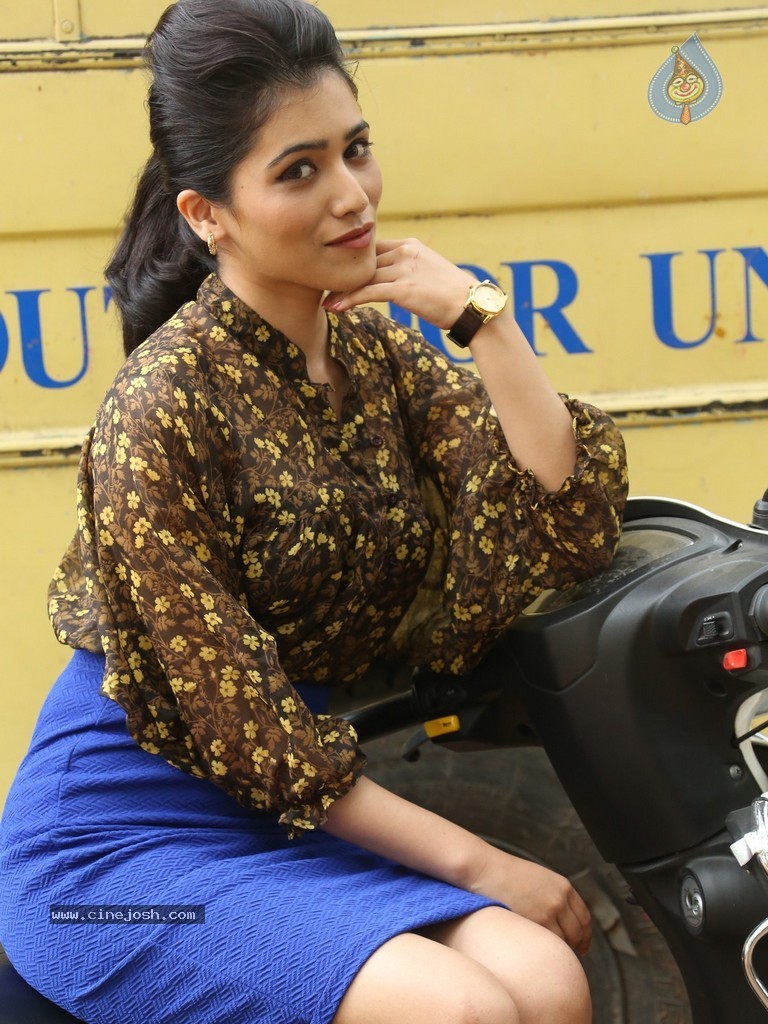 Gajal New Stills - 72 / 94 photos