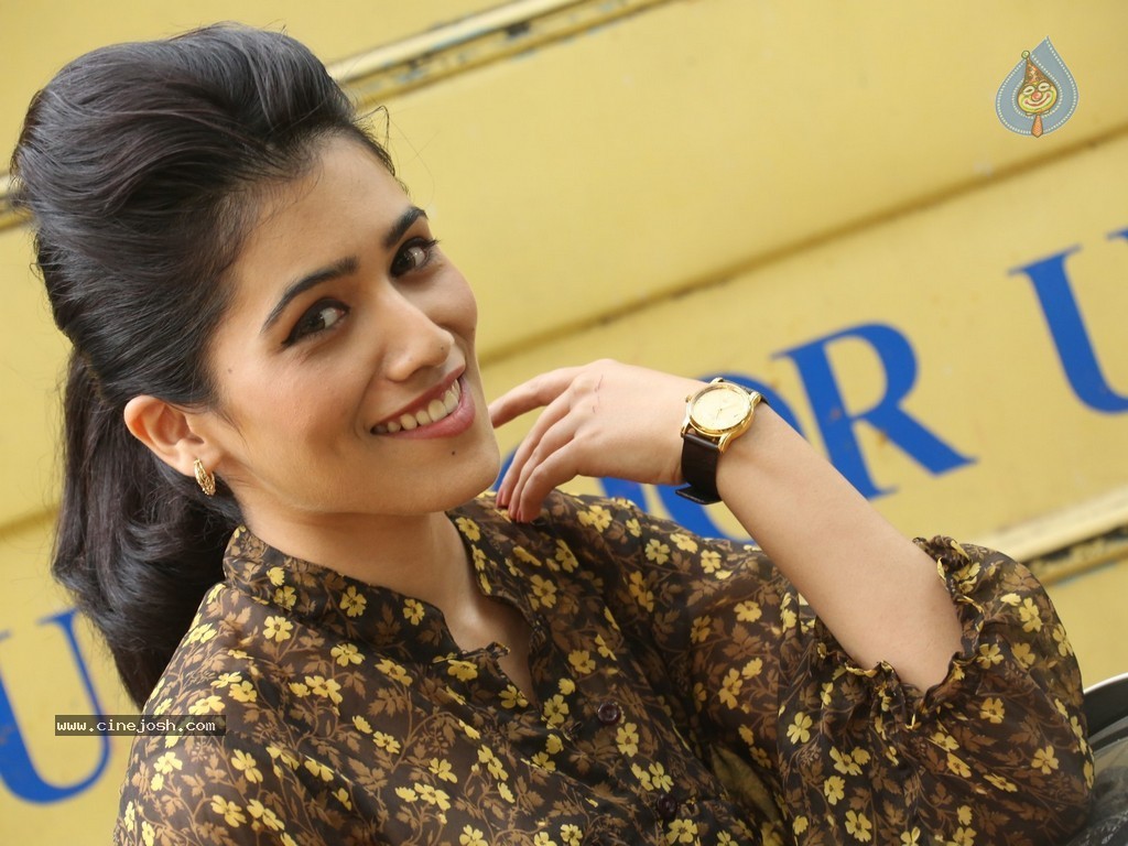 Gajal New Stills - 80 / 94 photos