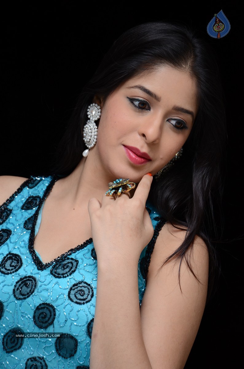 Garima Jain Stills - 17 / 67 photos