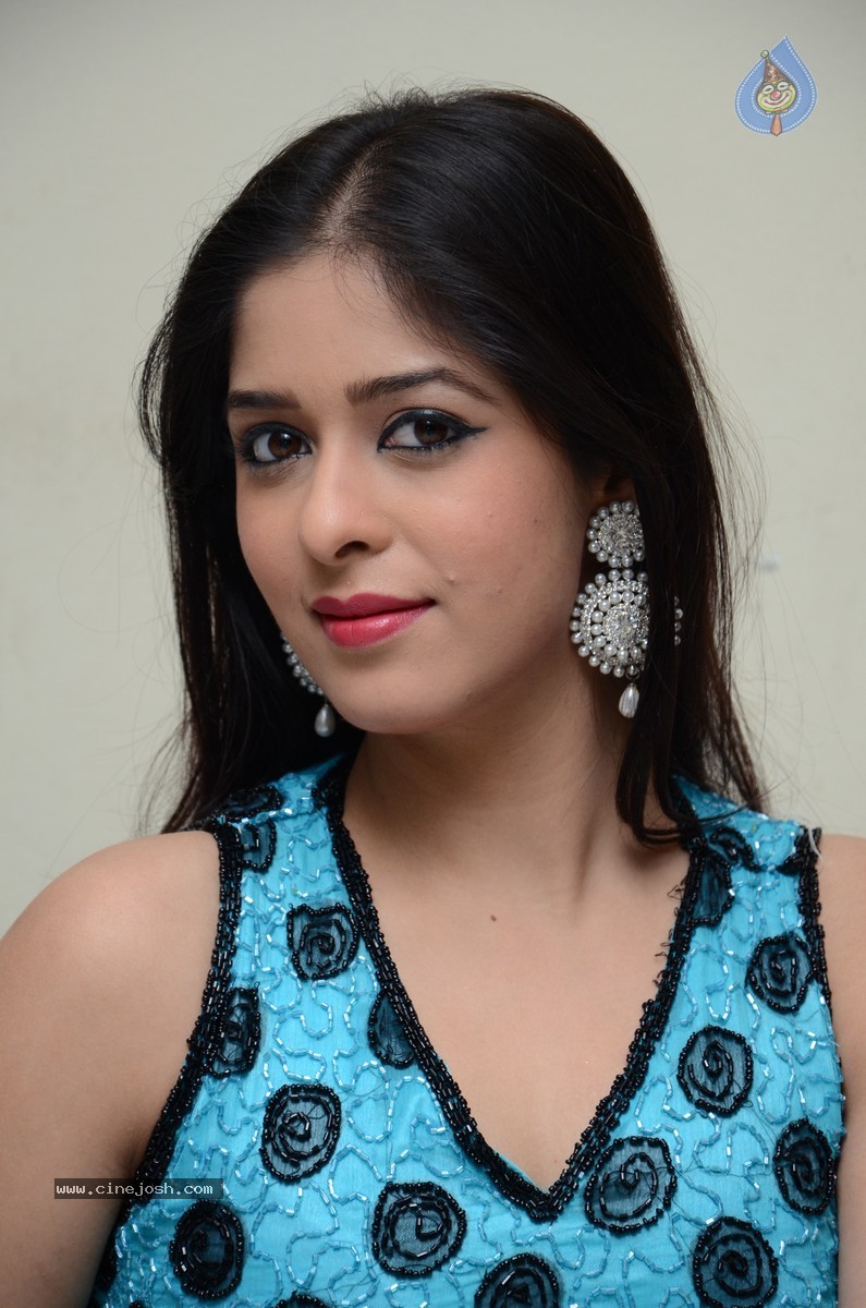 Garima Jain Stills - 25 / 67 photos