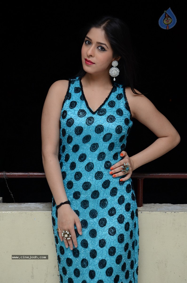 Garima Jain Stills - 28 / 67 photos