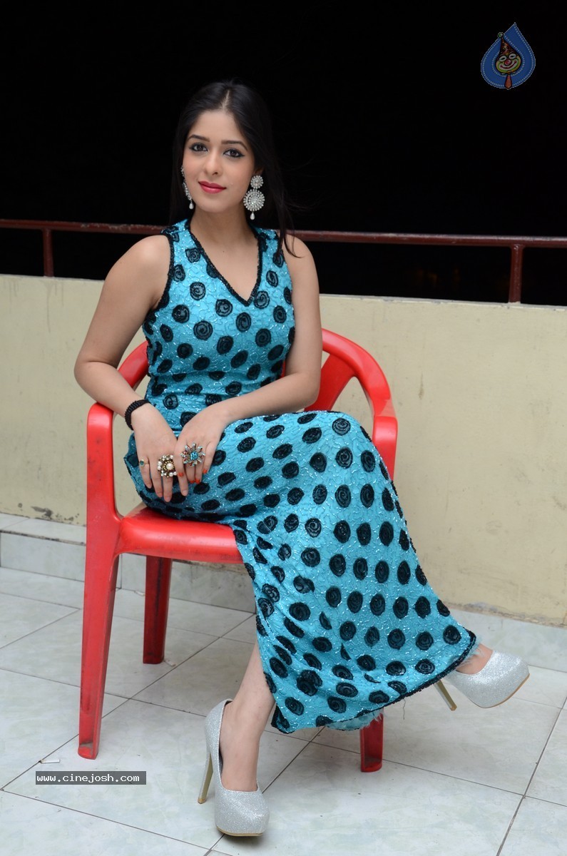 Garima Jain Stills - 31 / 67 photos