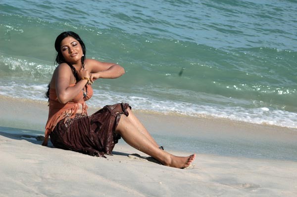 Gayathri Stills - 47 / 82 photos