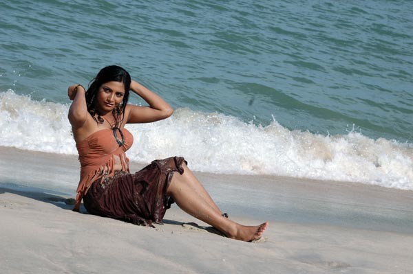 Gayathri Stills - 49 / 82 photos