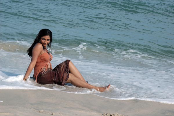 Gayathri Stills - 59 / 82 photos