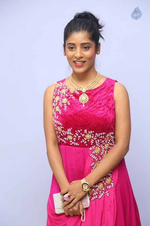 Gayathri New Photos - 15 / 25 photos