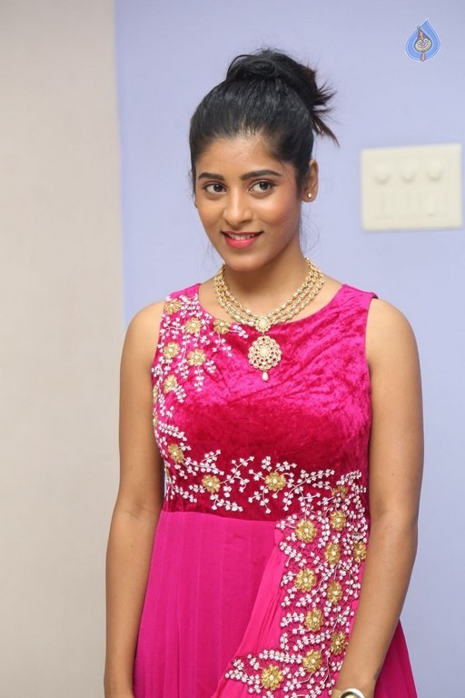 Gayathri New Photos - 23 / 25 photos