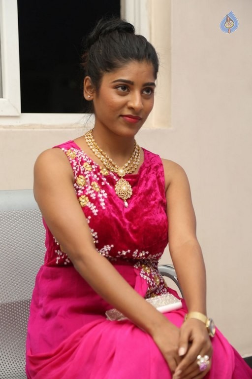 Gayathri New Photos - 24 / 25 photos