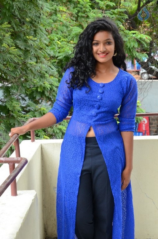 Gayathri New Pics - 22 / 26 photos