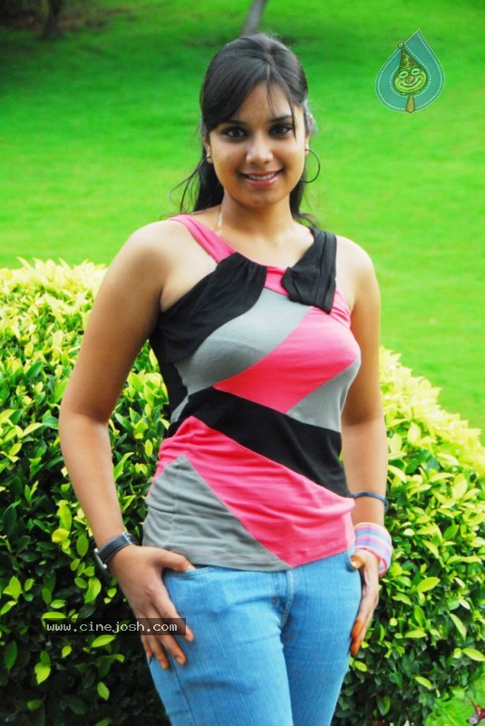 Gayathri Stills - 5 / 36 photos