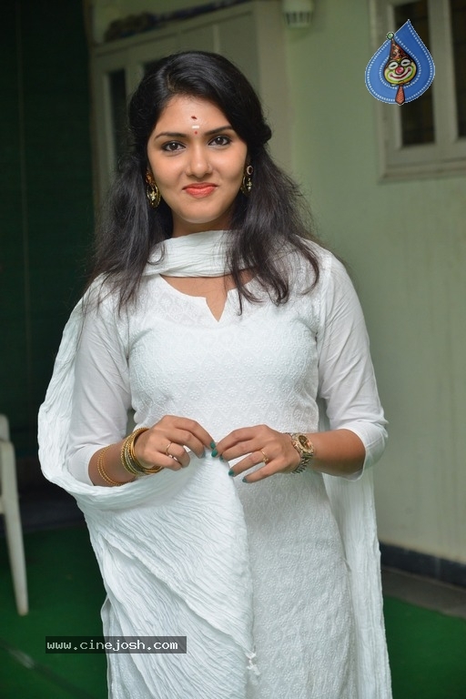 Gayathri Suresh Photos - 10 / 18 photos