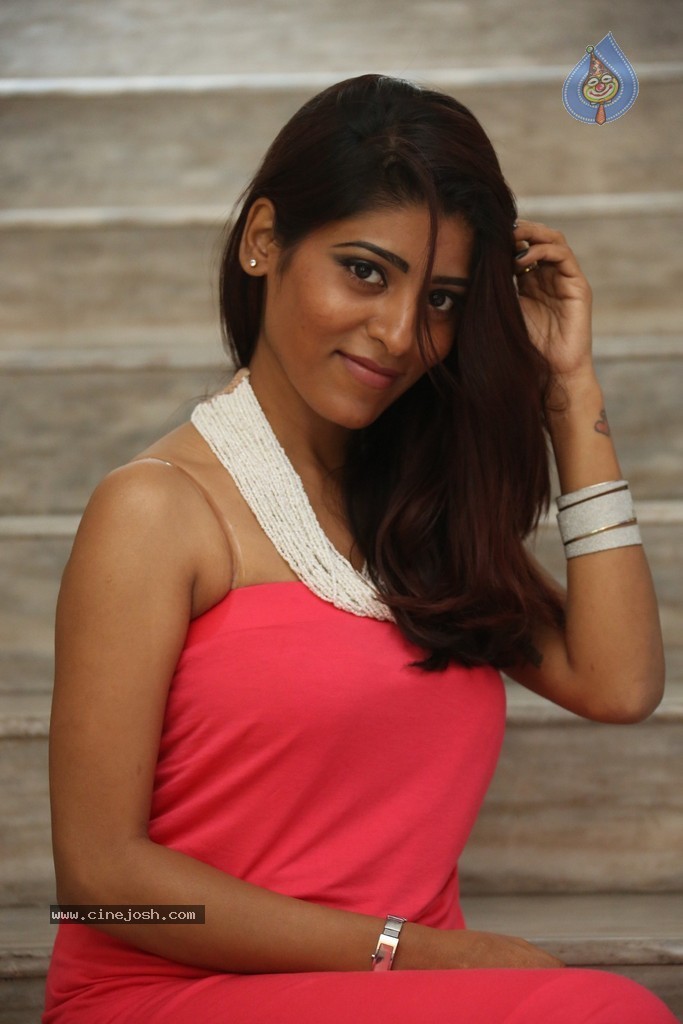 Gayatri New Photos - 22 / 59 photos