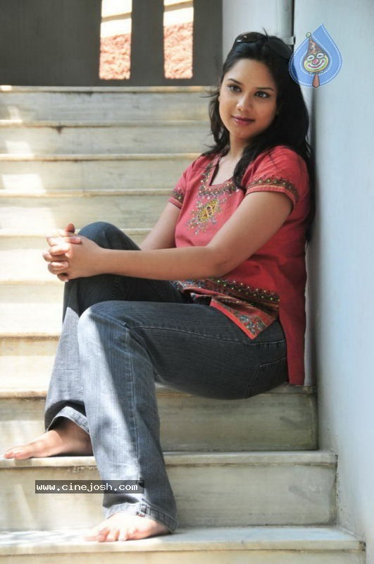 Gayatri Rao Stills - 27 / 55 photos