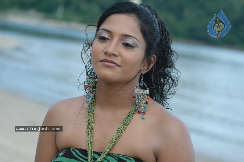 Gayatri Stills - 7 / 38 photos