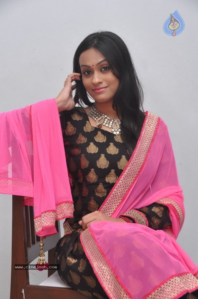 Geetha Bhagat Stills - 40 / 56 photos