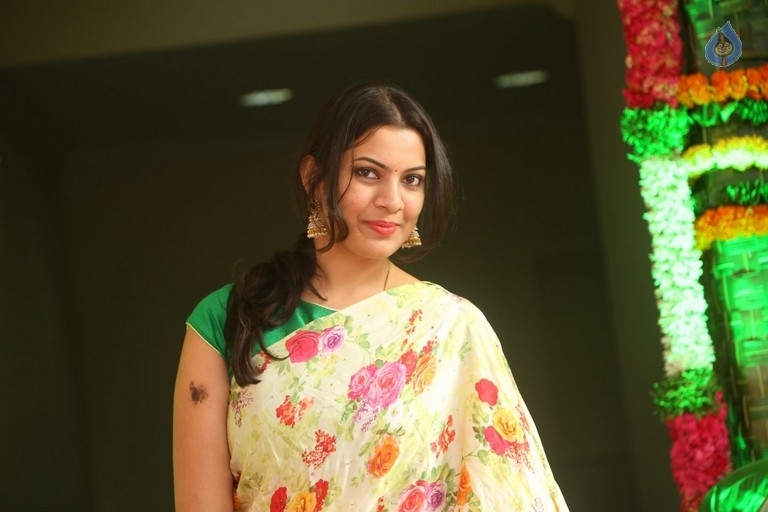 Geetha Madhuri Pics - 2 / 21 photos