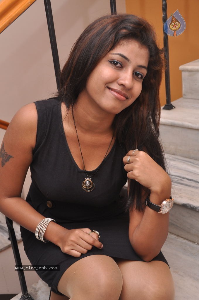 Geethanjali Hot Stills - 21 / 100 photos